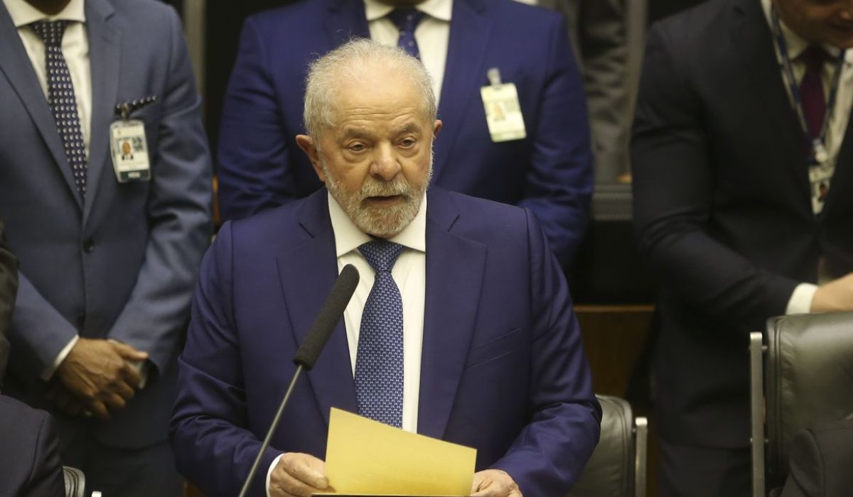 O presidente eleito do Brasil, Luiz Inácio Lula da Silva, durante seu discurso na cerimônia de posse no Congresso Nacional